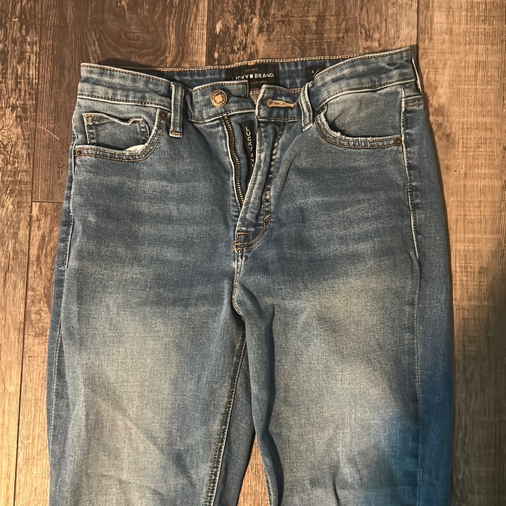 Lucky brand jeans, size 4, brand new